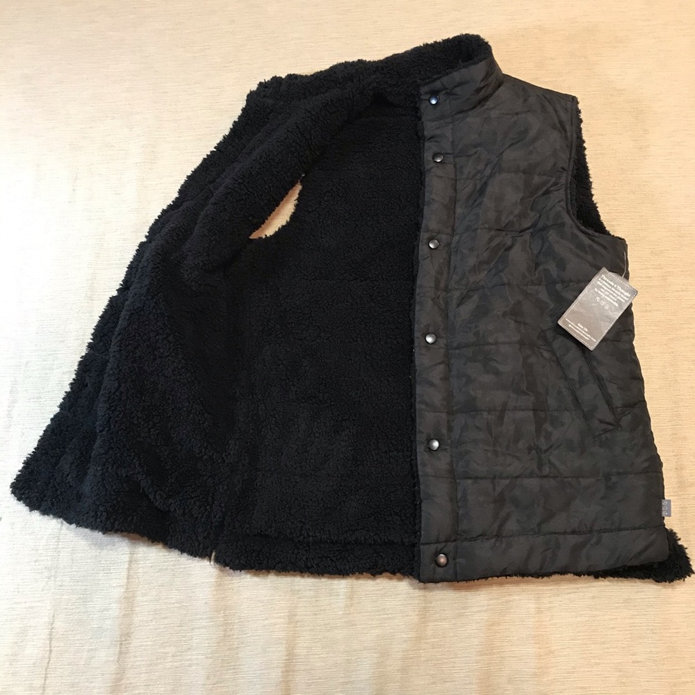 Threads 4 Thought Small Button Vest. New! - Picture 3 of 5